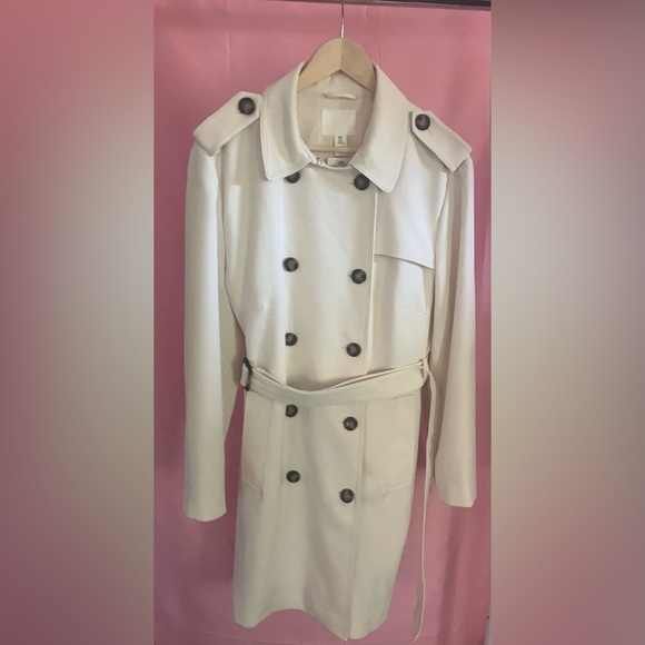 Jackets & Blazers - Elegant Cream Double-Breasted Women's Trench Coat